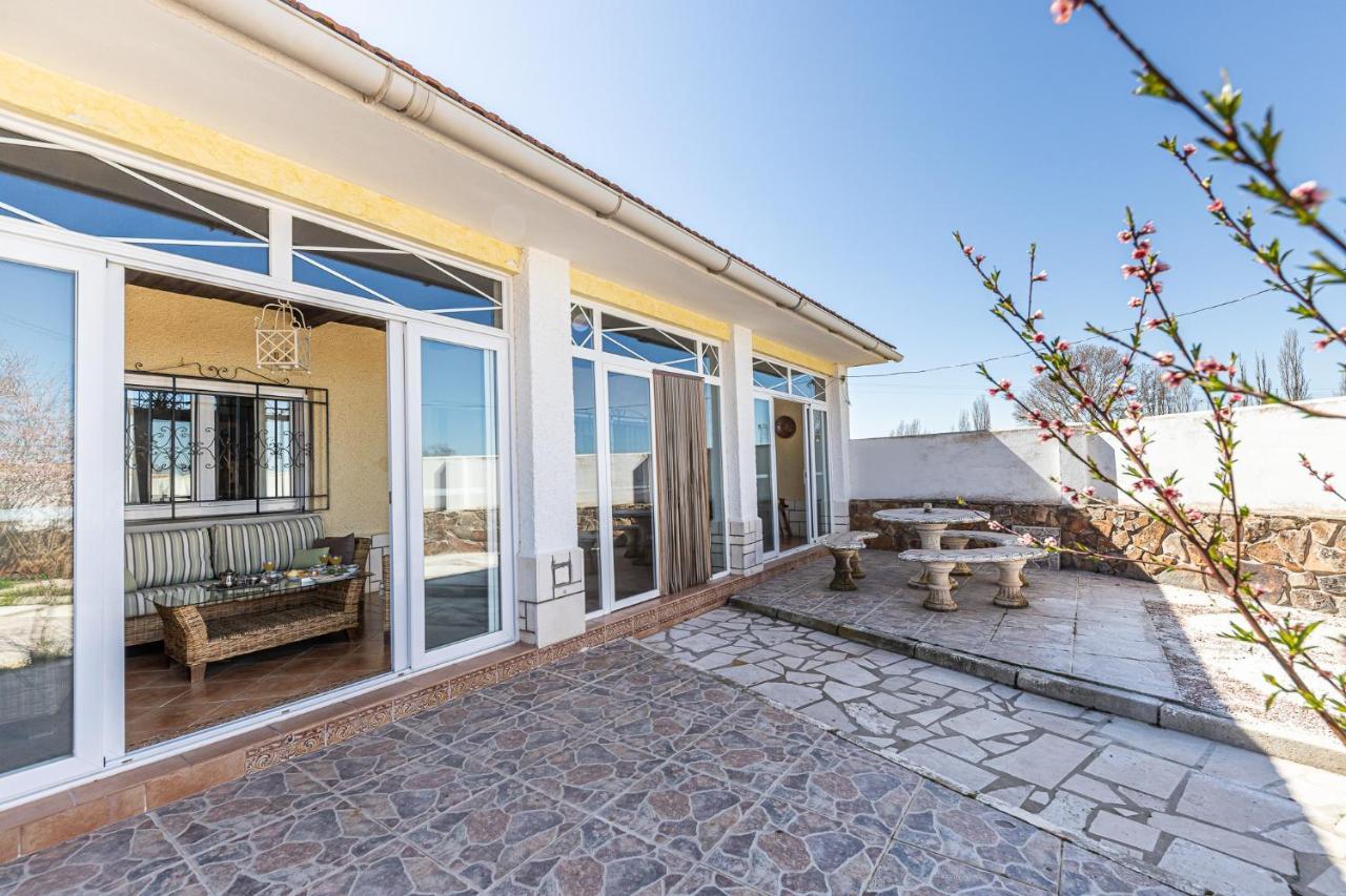 Waou Deluxe Cottage Titulcia Luaran gambar